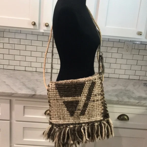 Southwestern Shoulder Bag Womens Tan Brown Handwoven Fringe Woven Southwestern - Picture 1 of 9